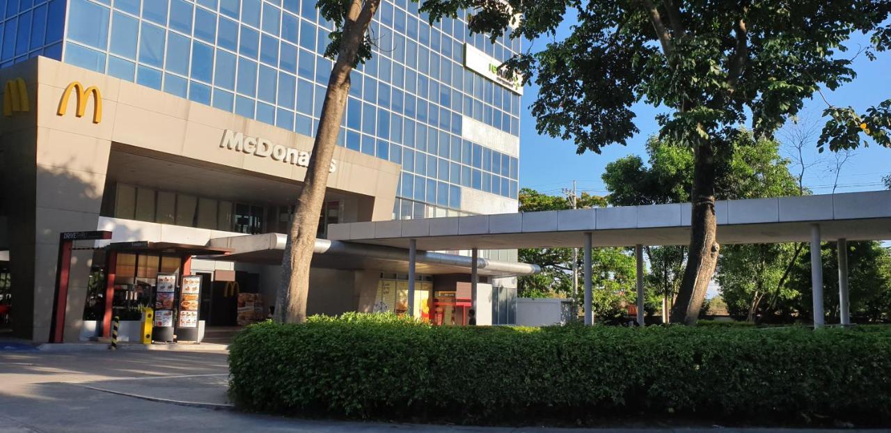 Mactan Newtown With Sun Set And Garden View Aparthotel Cebu Exterior foto